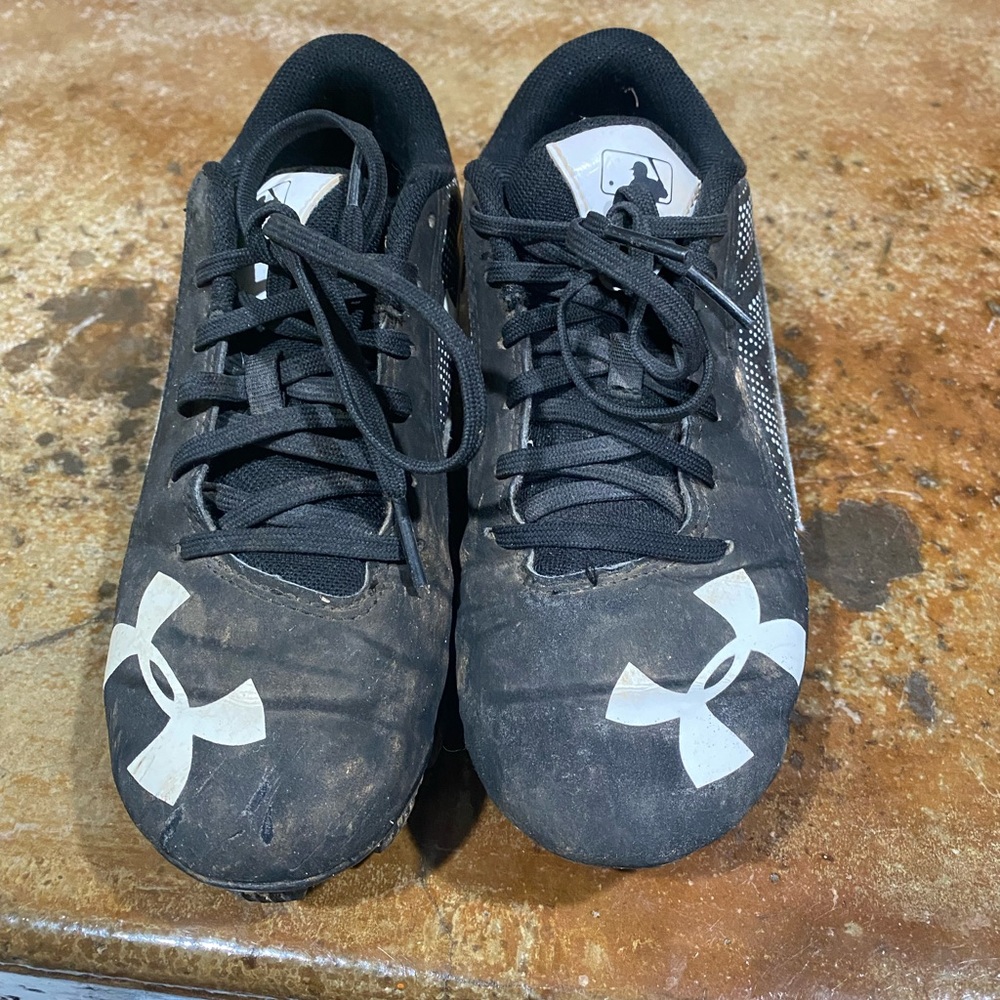 Boys under armour baseball cleats